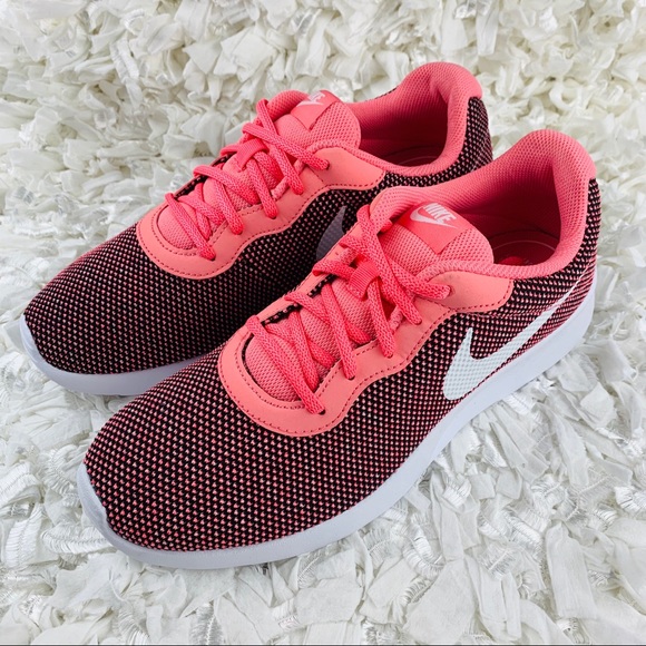 nike tanjun black pink